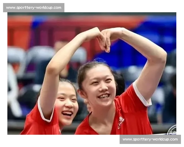 副攻跨界二传笑翻全场！女排训练欢乐多