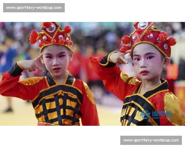 网红达人助阵村 BA 环江非遗打铁花燃爆夏夜 网红达人助阵村 BA 环江非遗打铁花燃爆夏夜