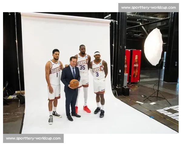 太阳官方庆生!比尔 32 岁焕发新生,高效赛季再证全明星价值