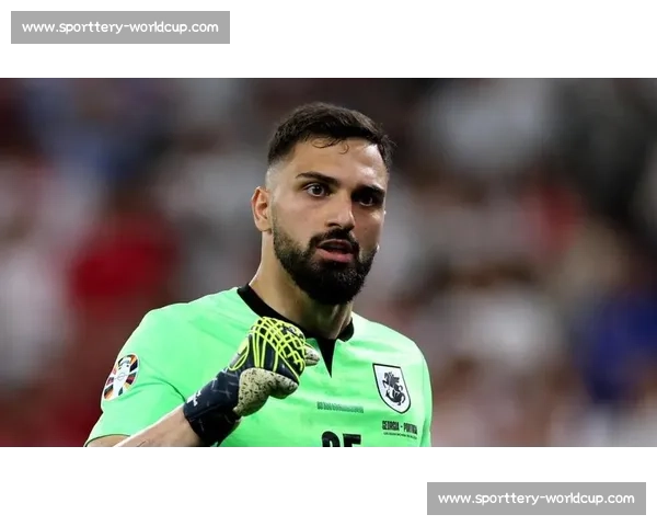 马马尔达什维利深情告别瓦伦西亚，官宣加盟利物浦开启英超新征程