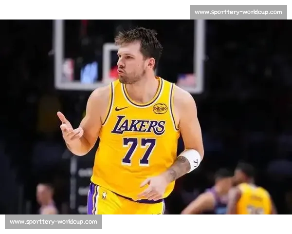 NBA季后赛伤病报告:球星健康状况影响争冠格局